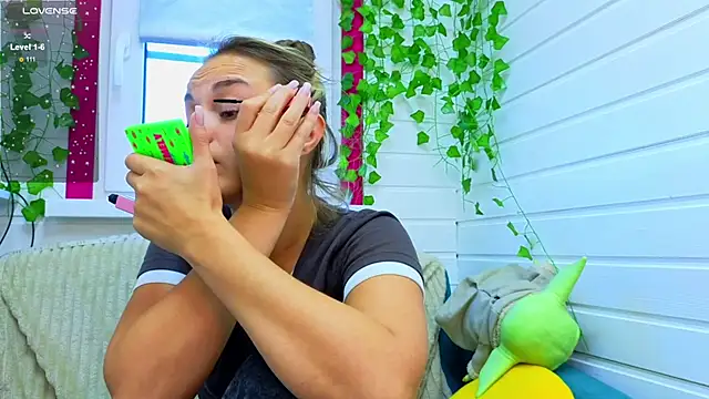 Misss Vikk online show from September 24, 2025, 5:55 am