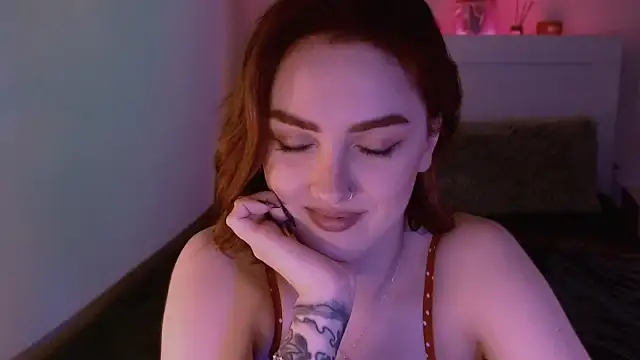 LilyFarey online show from December 28, 2024, 6:29 pm