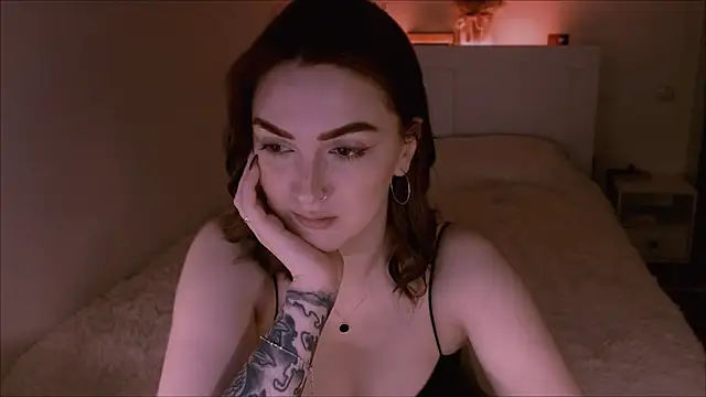 LilyFarey online show from February 4, 2025, 6:49 pm