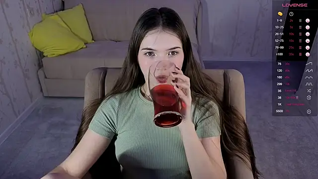 Eva Davie online show from November 29, 2025, 2:20 pm