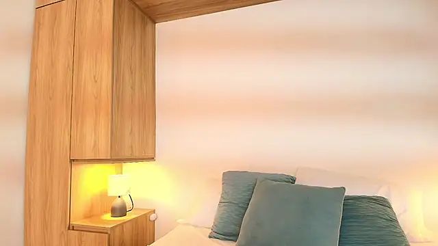 Isabella Harley online show from September 25, 2025, 1:04 pm