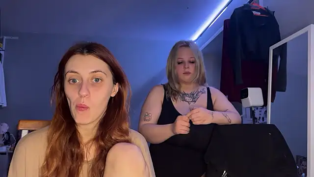 Snapshot of Uniarten chatting on November 9, 2025, 8:18 pm Uniarten online show from November 9, 2025, 8:18 pm