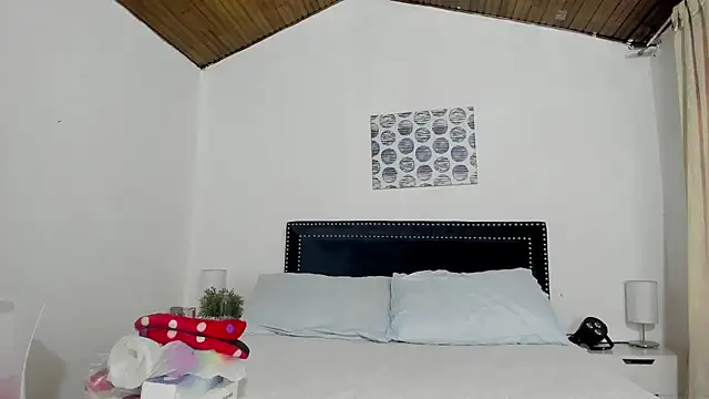 ZulyMichels online show from February 12, 2025, 12:44 pm