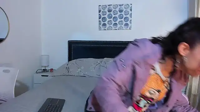 ZulyMichels online show from November 6, 2025, 12:28 pm