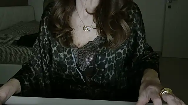 Snapshot of amara_2022 chatting on May 9, 2026, 8:36 pm amara 2022 online show from May 9, 2026, 8:36 pm