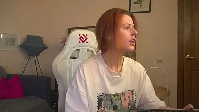 Snapshot of doll_lesli chatting on February 11, 2025, 2:35 pm doll lesli online show from February 11, 2025, 2:35 pm