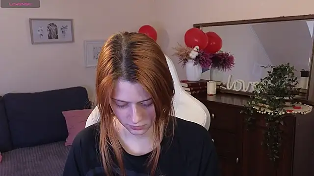 Snapshot of doll_lesli chatting on February 23, 2025, 2:35 pm doll lesli online show from February 23, 2025, 2:35 pm