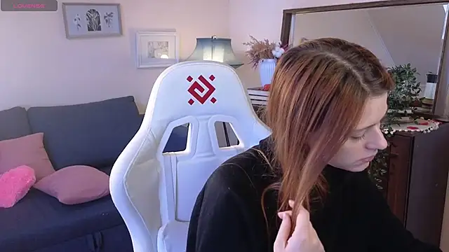 Snapshot of doll_lesli chatting on March 12, 2025, 2:23 pm doll lesli online show from March 12, 2025, 2:23 pm