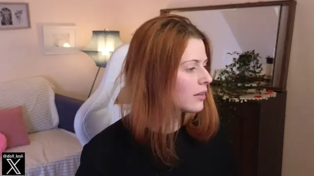 Snapshot of doll_lesli chatting on March 22, 2025, 2:25 pm doll lesli online show from March 22, 2025, 2:25 pm