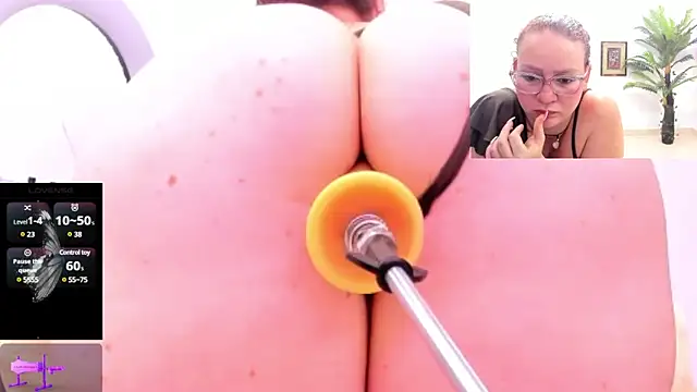 Paulina Davis  online show from March 19, 2025, 5:19 am