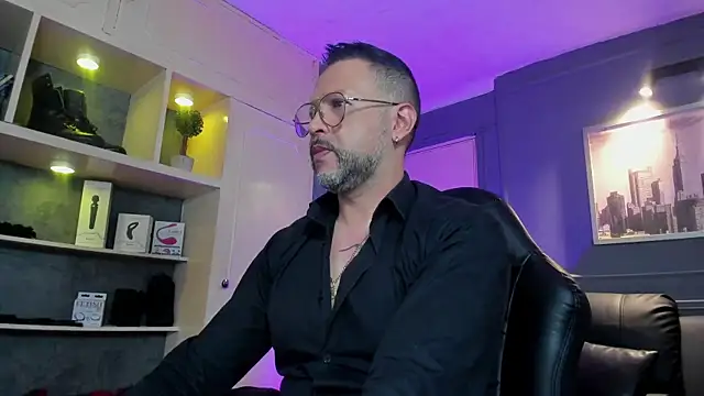 Snapshot of MrFrank_tattoo chatting on January 17, 2026, 11:48 am MrFrank tattoo online show from January 17, 2026, 11:48 am