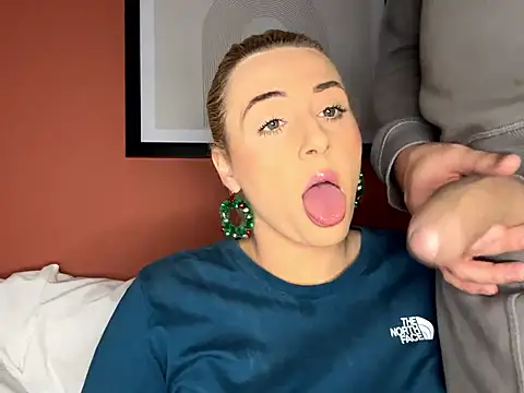 Strongqueen online show from December 7, 2024, 8:49 pm