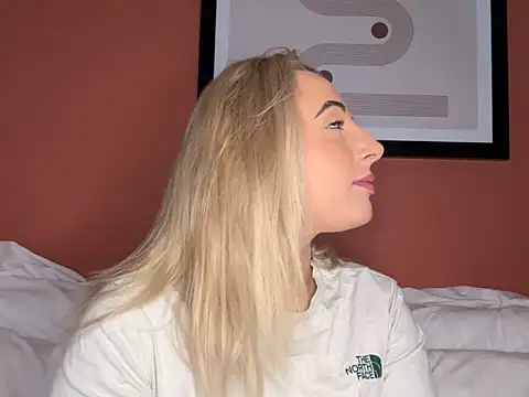 Strongqueen online show from March 16, 2025, 6:55 pm