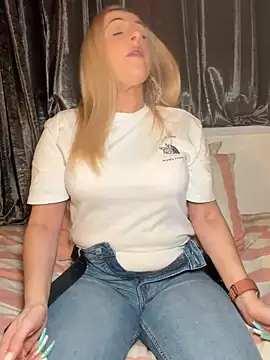 Strongqueen online show from March 15, 2026, 9:43 pm