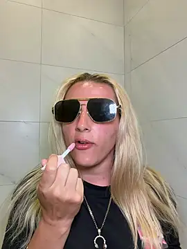 Strongqueen online show from June 8, 2026, 8:31 pm