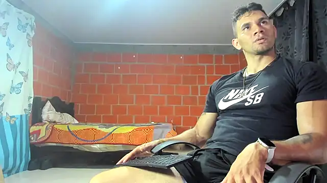 Snapshot of GendersonFit chatting on May 26, 2026, 12:28 am GendersonFit online show from May 26, 2026, 12:28 am