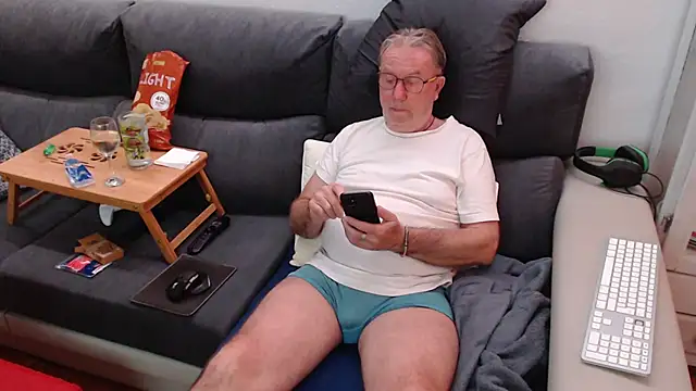 Nudelschwanz online show from March 10, 2025, 6:23 pm