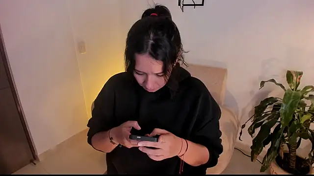 Amber  Davis online show from November 20, 2025, 8:30 pm