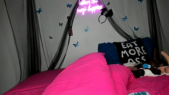 Snapshot of ThickAssRena chatting on December 31, 2024, 12:00 am ThickAssRena online show from December 31, 2024, 12:00 am