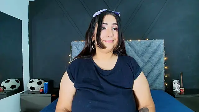 emmajohnss online show from January 24, 2025, 3:43 am