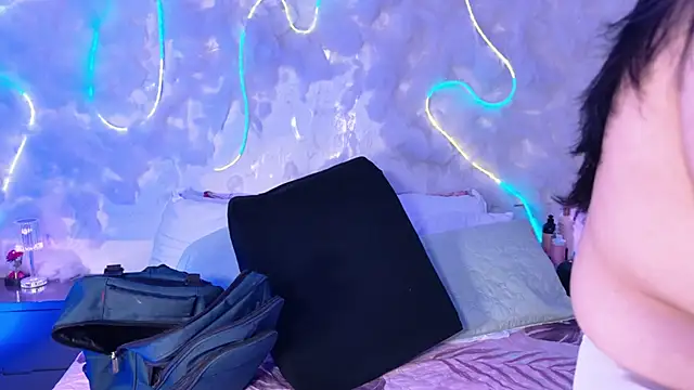 emmajohnss online show from February 22, 2026, 3:40 am