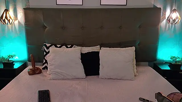 Madisonsmiith online show from November 25, 2025, 10:10 pm