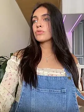 DaphneUwu online show from February 5, 2025, 7:42 pm