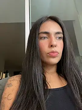 Snapshot of DaphneUwu chatting on May 8, 2026, 1:44 am DaphneUwu online show from May 8, 2026, 1:44 am