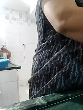 Snapshot of Riyasingh9 chatting on December 23, 2024, 11:47 am Riyasingh9 online show from December 23, 2024, 11:47 am