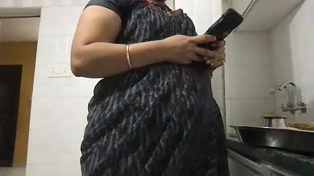 Snapshot of Riyasingh9 chatting on February 4, 2025, 12:11 pm Riyasingh9 online show from February 4, 2025, 12:11 pm