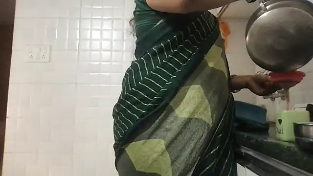 Snapshot of Riyasingh9 chatting on February 26, 2025, 3:21 am Riyasingh9 online show from February 26, 2025, 3:21 am