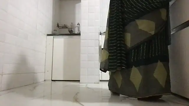 Riyasingh9 online show from November 18, 2025, 4:17 am