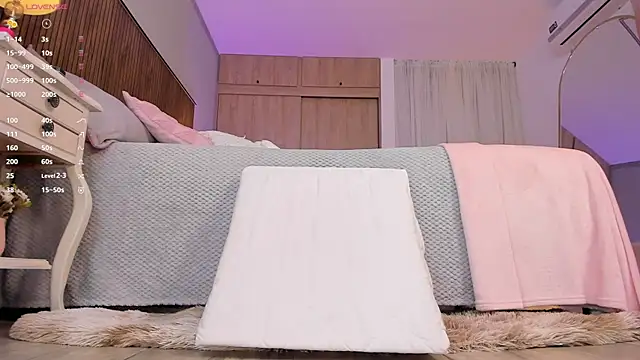 tatikiss  online show from March 21, 2026, 11:48 am