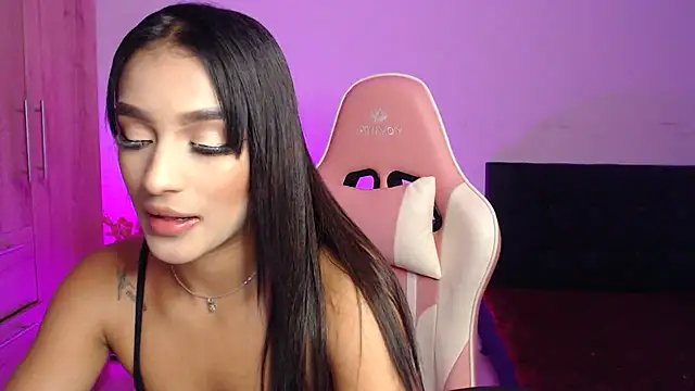 Snapshot of GiltRosebush chatting on December 6, 2024, 8:18 pm GiltRosebush online show from December 6, 2024, 8:18 pm