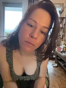 SuzieWanKenobi online show from September 21, 2025, 3:13 pm