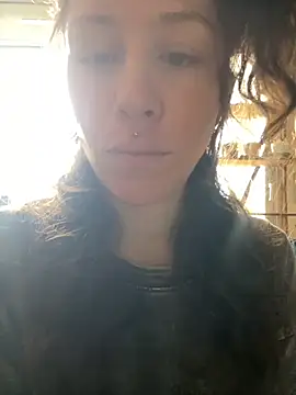 SuzieWanKenobi online show from October 19, 2025, 12:50 pm