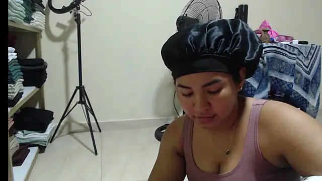 Snapshot of luciana_keating chatting on June 3, 2026, 6:38 am luciana keating online show from June 3, 2026, 6:38 am