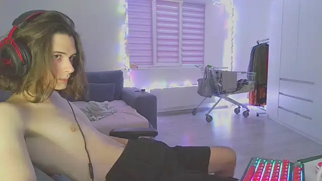 CandyChell online show from December 18, 2024, 11:45 am