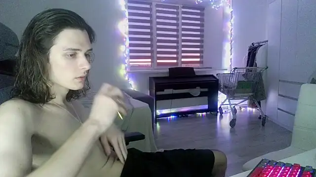 CandyChell online show from March 16, 2025, 2:44 pm