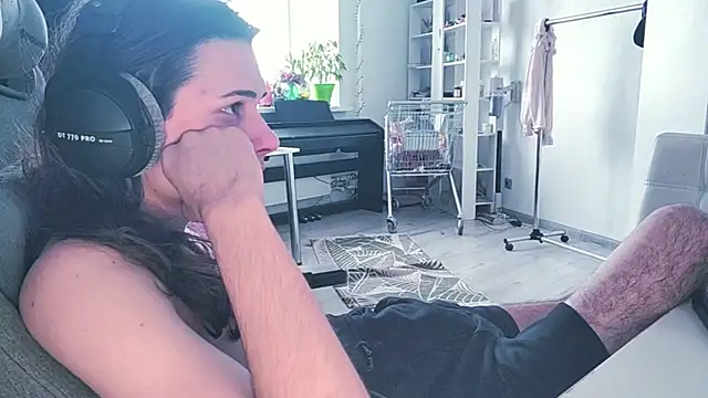 CandyChell online show from April 20, 2026, 6:49 am