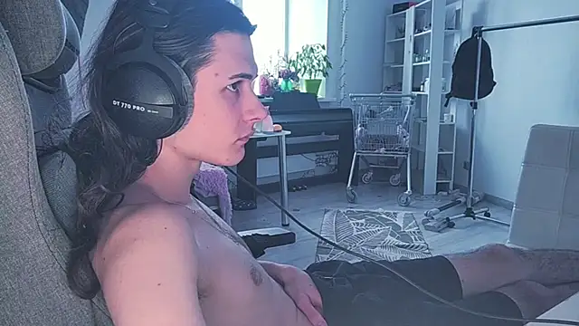 CandyChell online show from April 21, 2026, 12:44 pm