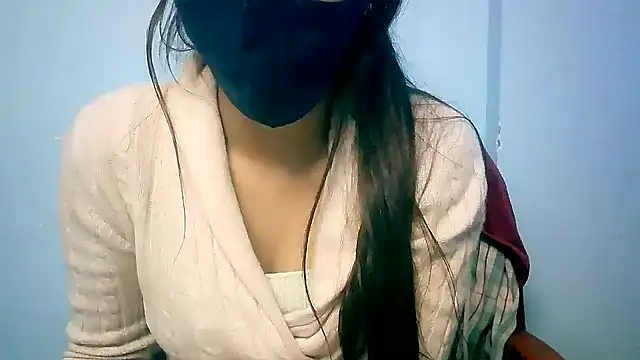 lovelydesi21 online show from December 13, 2024, 2:05 pm