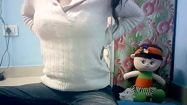 lovelydesi21 online show from January 19, 2025, 4:04 pm