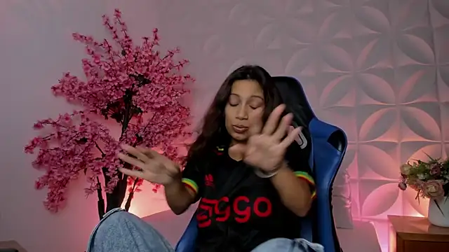 cora 22 online show from November 11, 2025, 12:49 pm