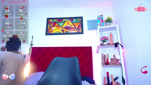 louise nails online show from November 26, 2025, 4:41 pm