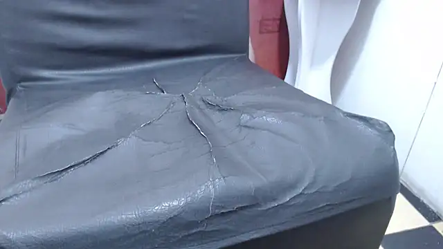 Laura hottt online show from October 30, 2025, 2:35 am