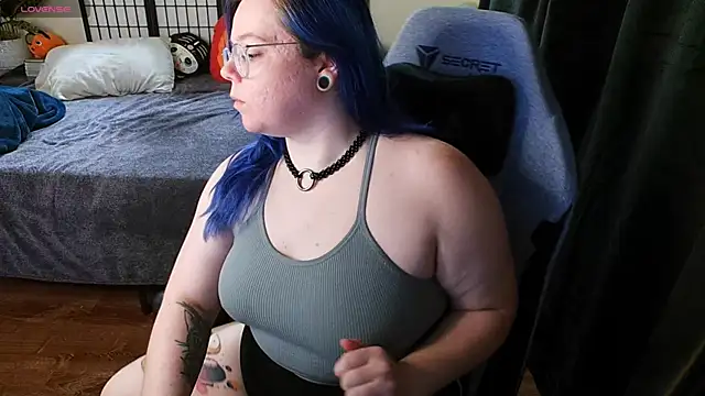 KiraSpitQueen online show from February 8, 2025, 5:40 am