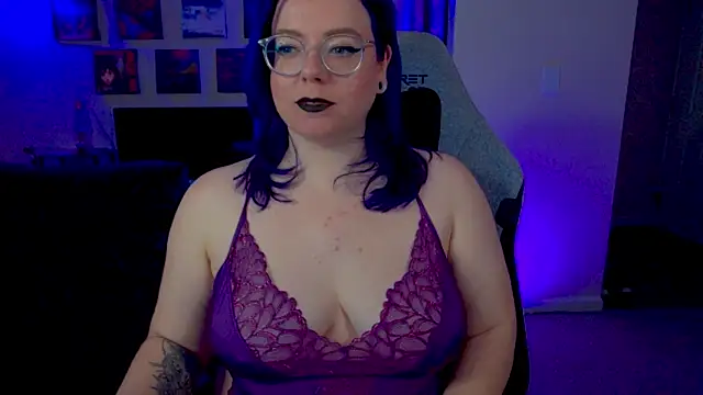 KiraSpitQueen online show from April 26, 2026, 3:48 am