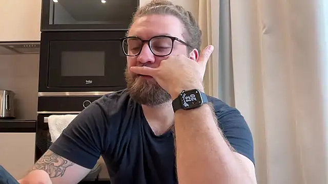 Bear bear  online show from April 10, 2026, 10:20 am