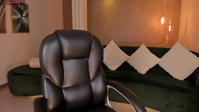 JuanitaClay online show from October 30, 2025, 7:58 pm